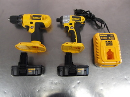 DeWALT Drill and Impact Driver Combo kit. W/ 2 Batteries and Charger