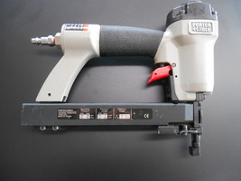 Porter Cable NS100A Pneumatic 18-Gauge 1-1/2 in. Narrow Crown Stapler