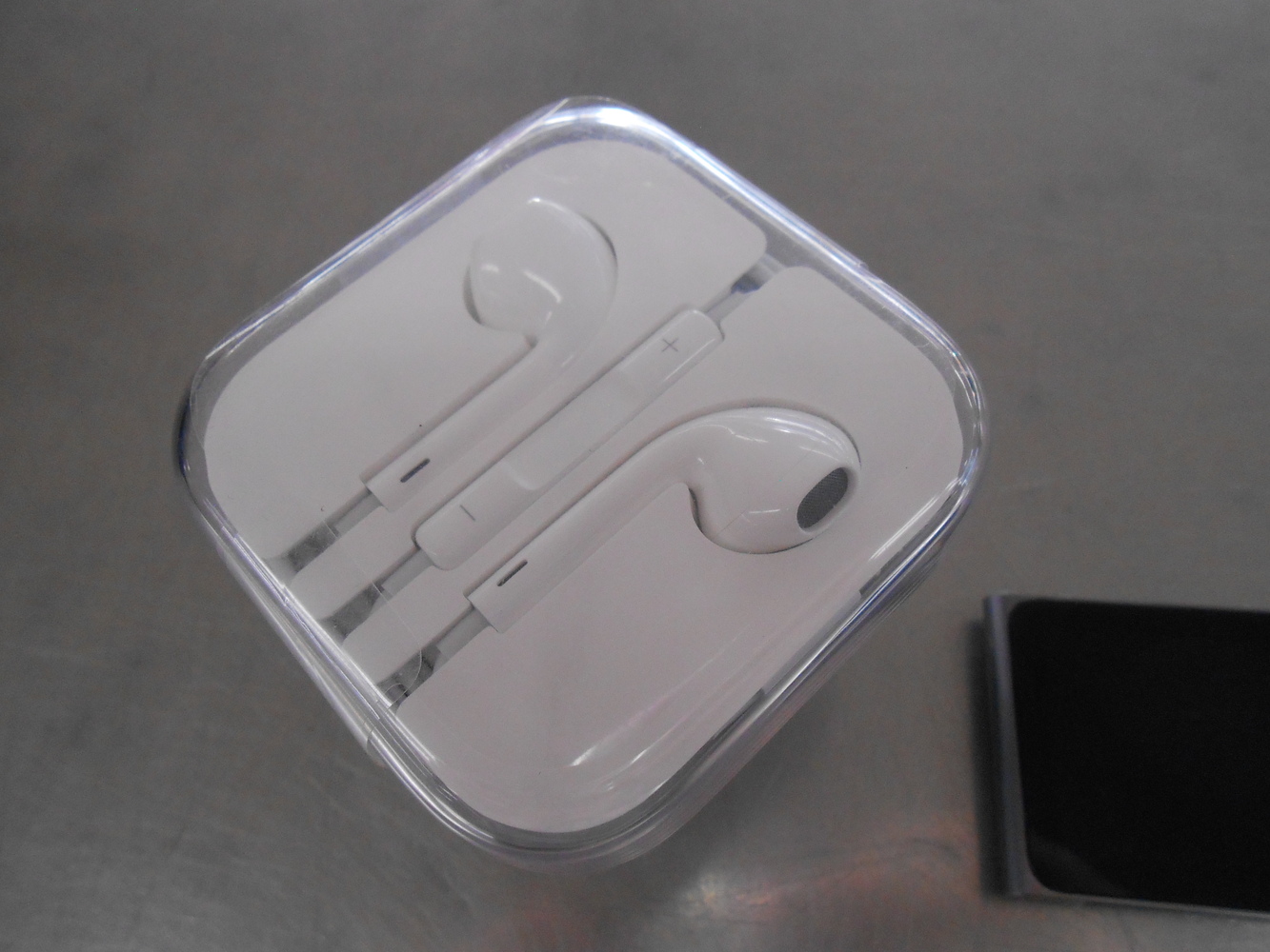 AS-IS Ipod Nano 6th Gen 8GB W/2 Headphones & Charging Cord