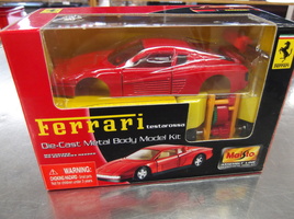 Maisto Ferrari Testarossa Die-Cast Metal Body Model Kit 1:43
