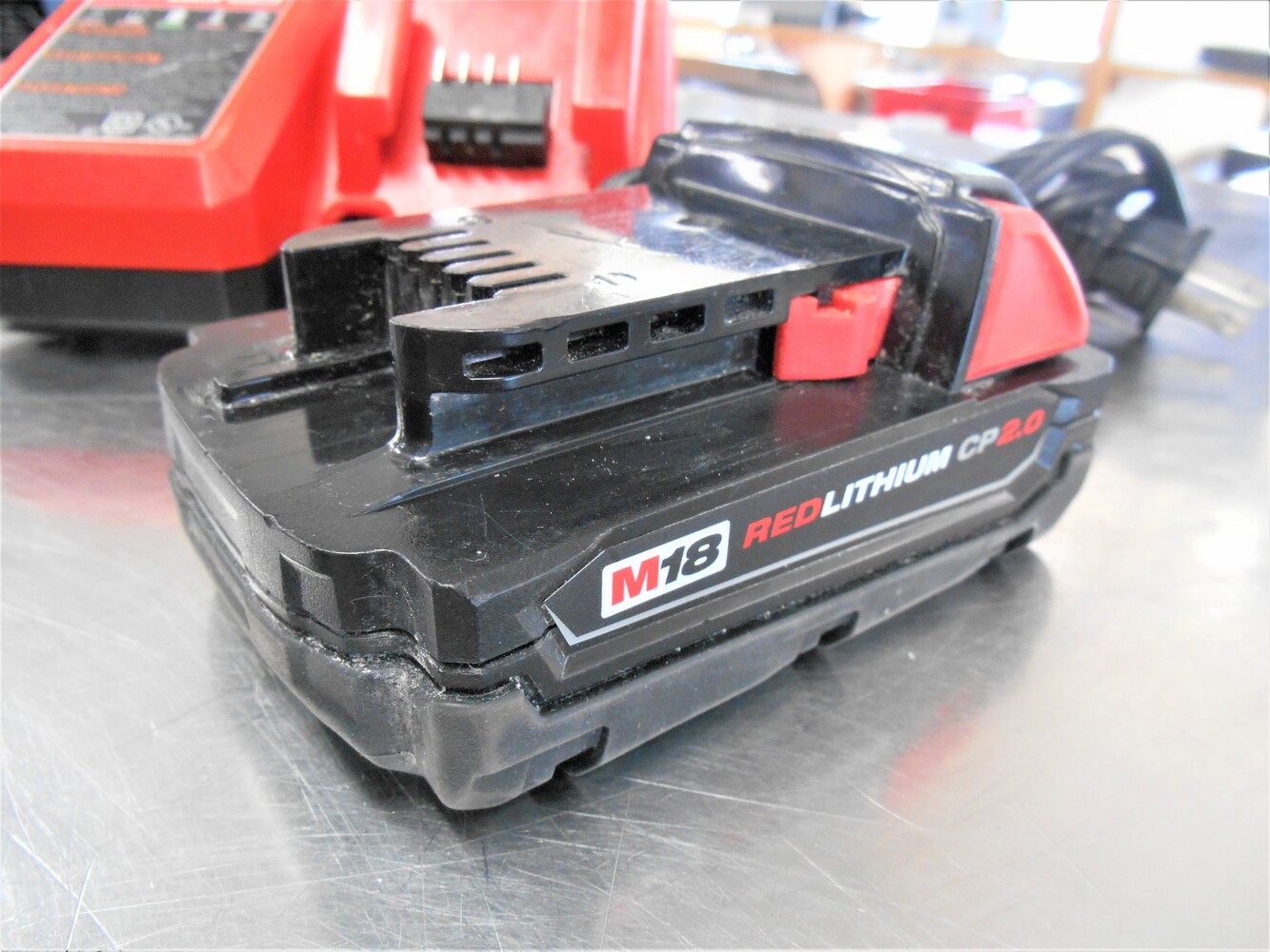 Milwaukee M12/M18 12-Volt/18-Volt Lithium-Ion Multi-Voltage Battery and Charger 