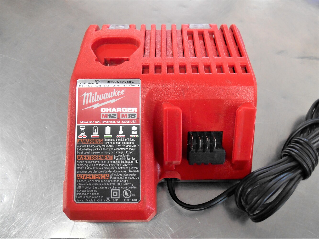 Milwaukee M12/M18 12-Volt/18-Volt Lithium-Ion Multi-Voltage Battery and Charger 