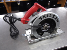 SKILSAW15 Amp Corded Electric 7-1/4 in. Worm Drive Circular Saw