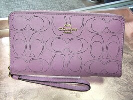 Coach Large Phone Wallet In Signature Leather - Purple