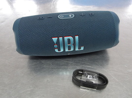 JBL CHARGE 5 Portable Waterproof Speaker with Powerbank w/charger