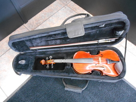 Full Size 4/4 Violin w/Protec Max case & bow