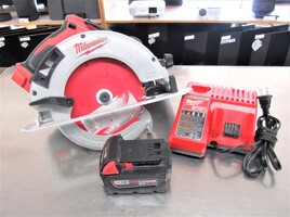 Milwaukee 18V Lithium-Ion Brushless 7-1/4 in. Circular Saw w/ Batt & Charger