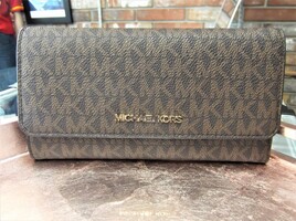 Michael Kors Jet Set Large Logo Trifold Wallet