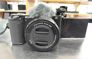 Sony - Alpha ZV-E10 Kit Mirrorless Vlog Camera with 16-50mm Lens - Black