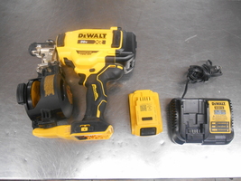 DEWALT 20V MAX 15-Degree Electric Cordless Roofing Nailer W/ battery and charger