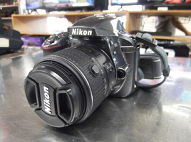 Nikon D3300 24.2MP CMOS Digital SLR Auto Focus-S DX Nikkor 18-55mm f/3.5-5.6G VR
