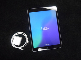 Apple Ipad 9th Gen 10.2in 64GB WiFi w/charger